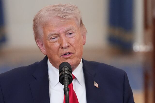 Trump contradice a su secretario de Energía sobre caída del precio de la gasolina