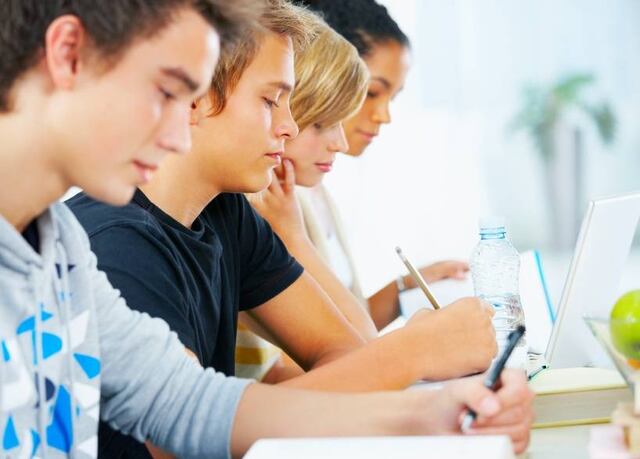 Estudiantes se unen en Corre o Camínalo por nuestros Seniors