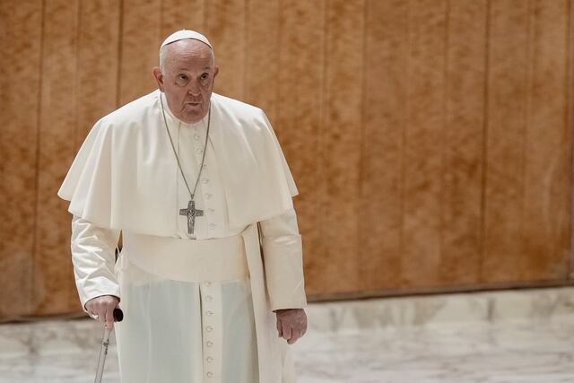 El papa está “mucho mejor” de su bronquitis, pero se cansa si habla mucho