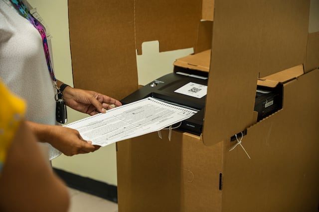 La CEE acepta que 70% de los colegios electorales no logra transmitir resultados desde los centros de votación