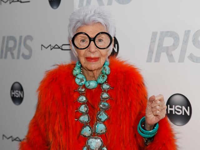 Fallece Iris Apfel, celebridad de la moda y conocida por su estilo excéntrico