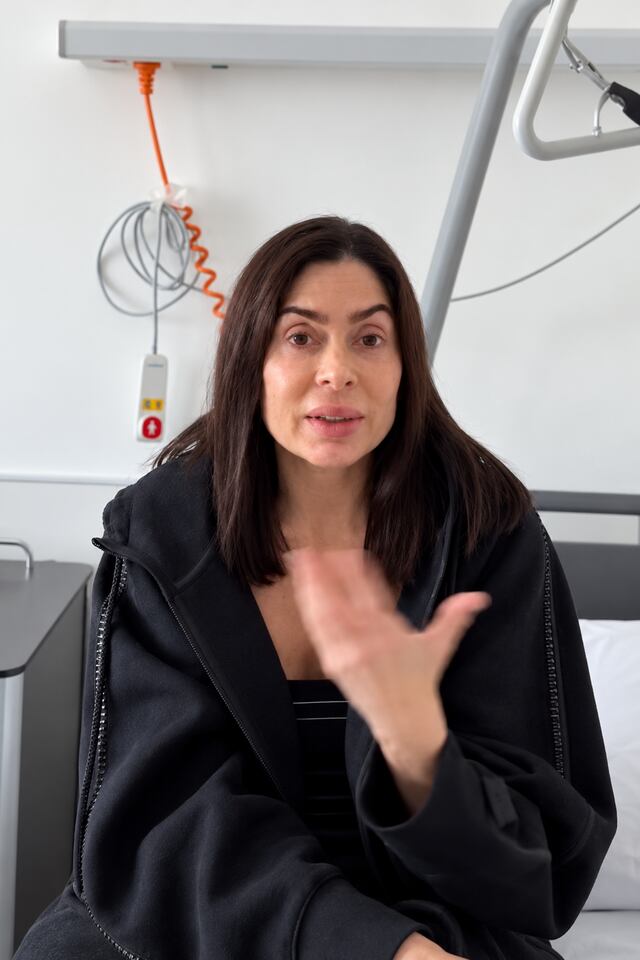 “Estoy muy nerviosa, pero ya estoy aquí”: Laura Hernández se prepara para comenzar quimioterapia