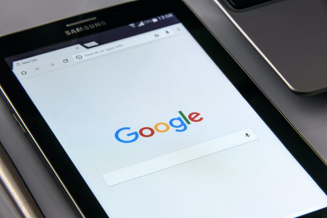 ¿Cómo saber si alguien publica algo con tu nombre en Google?