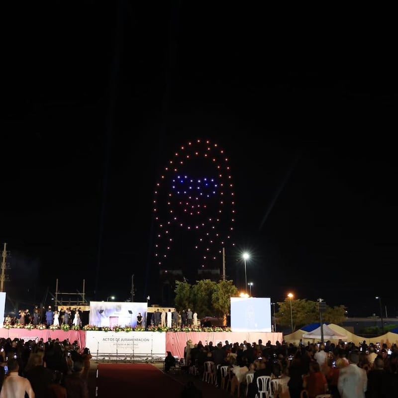 Show de drones en Ponce.