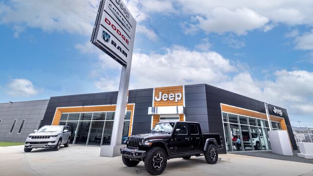 Chrysler presenta una nueva imagen en sus ocho concesionarios en la Isla