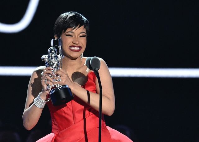 Cardi B gana VMA por su éxito "I Like It" con Bad Bunny y J Balvin