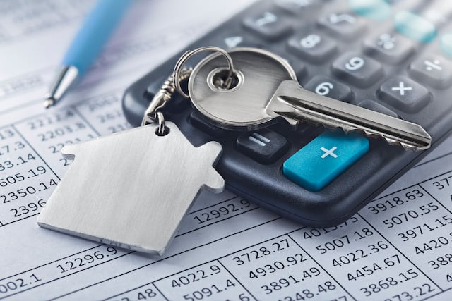 Aumentan las presiones financieras sobre los consumidores en 2025
