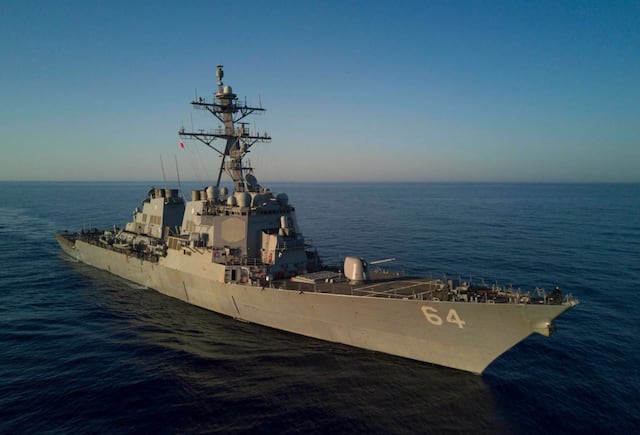 Buque destructor de EEUU intercepta misiles disparados desde Yemen