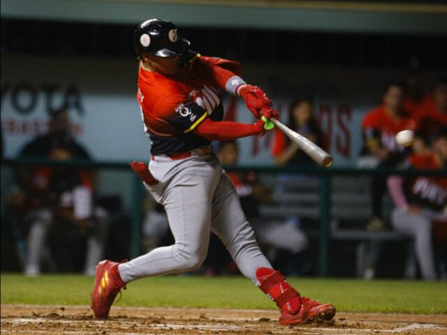 Leones vencen a Santurce con noche perfecta de Sammy Hernández