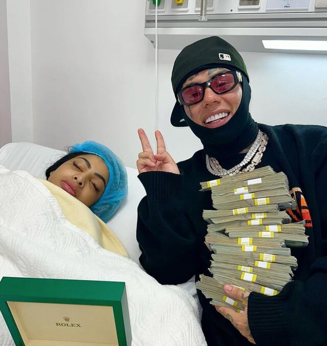 6ix9ine visita a Yailin en el hospital mientras se recupera de una cirugía