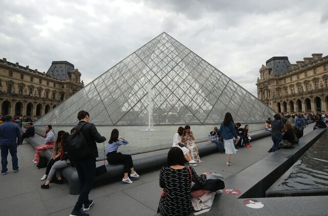Mona Lisa regresa al trabajo tras reapertura del Museo de Louvre