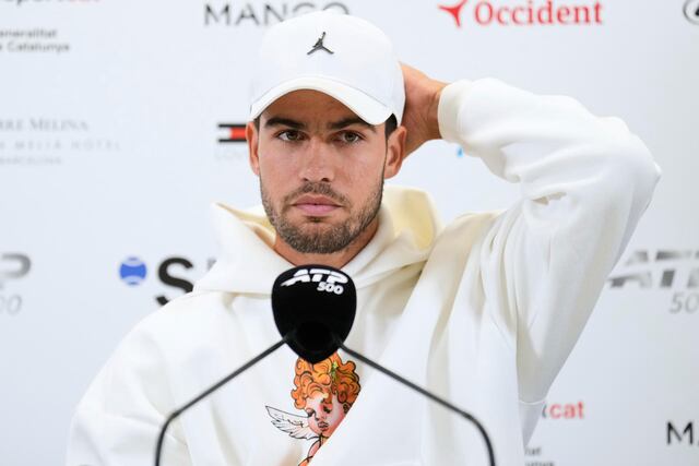 Carlos Alcaraz se perderá Queen’s y Wimbledon por lesión en la muñeca
