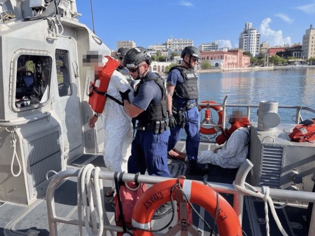 Arrestan a cuatro personas por transportar indocumentados
