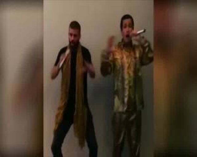 Gerard Piqué inicia visita en Japón al ritmo de "Pen-Pineapple-Apple-Pen"