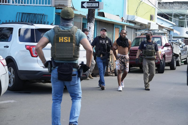 Las autoridades federales realizaron un operativo contra inmigrantes sin estatus legal en Puerto Rico.