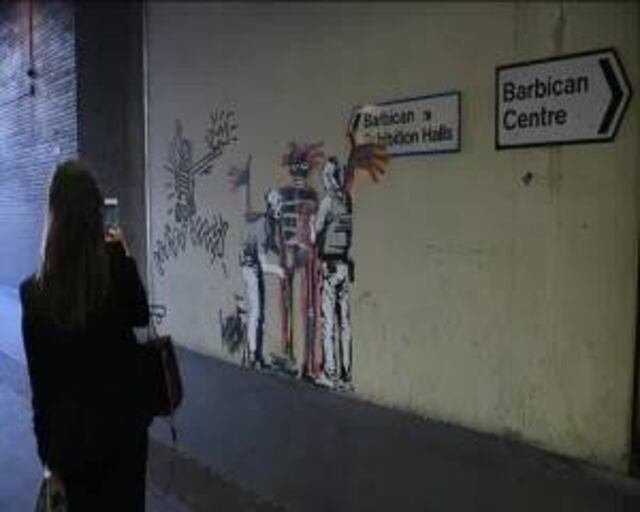 El grafitero Banksy reaparece en Londres con dos nuevos murales