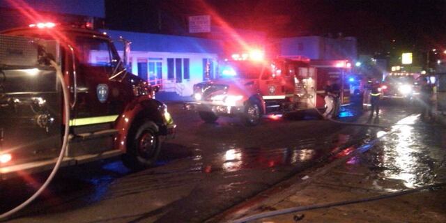Cortocircuito causa incendio en colmado en San Juan