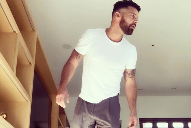 Ricky Martin comparte foto como Dios lo trajo al mundo