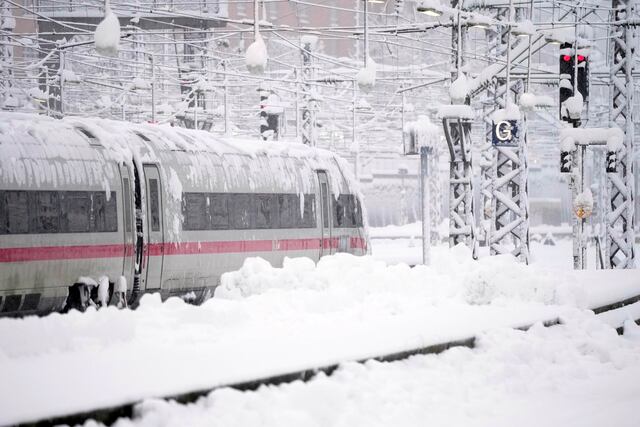 Tormenta de nieve causa caos en Europa central; cancelan vuelos en Múnich