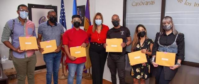 Alcaldesa entrega hasta  $366 mil a pequeños  comerciantes de Canóvanas