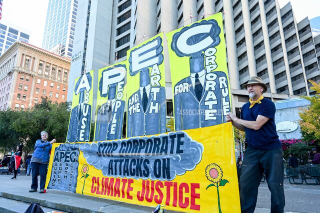 Se manifiestan en contra de la guerra de Israel-Hamas y APEC