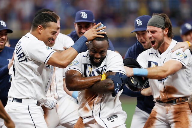 Rays superan a los Guardianes con sencillo de Randy Arozarena