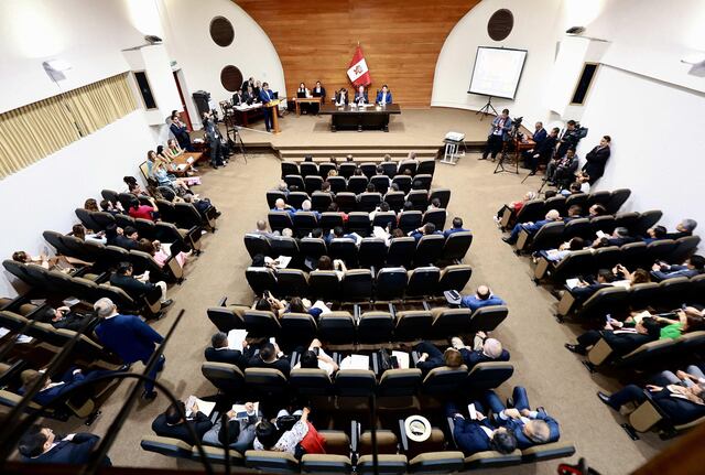 Congreso de Perú destituye a presidente interino a menos de dos meses de elecciones