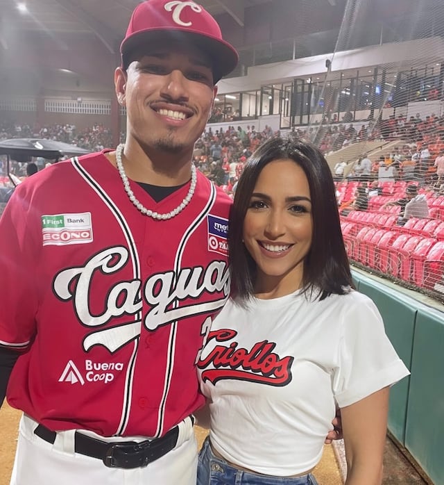 Ana Isabelle hace primer lanzamiento en juego de los Criollos