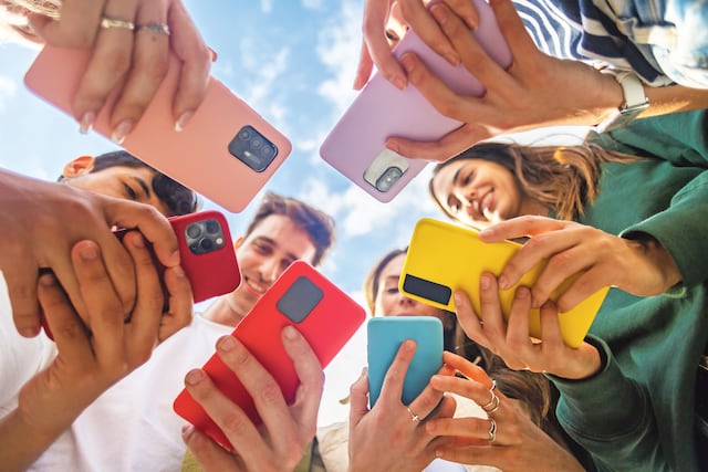 Entre pantallas y conciencia: Así vive la última frontera de los Gen Z