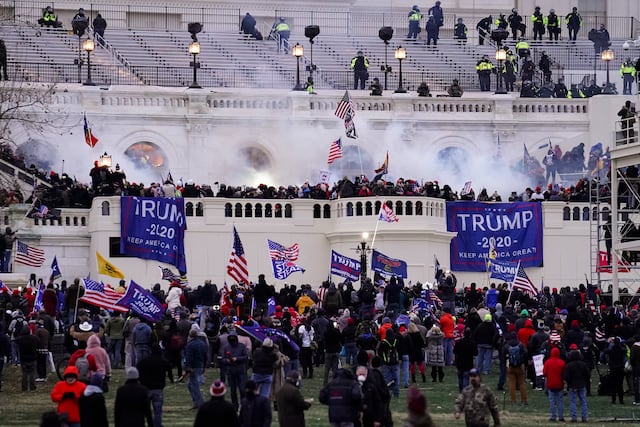 Presencia de Trump en las boletas electorales podría depender del significado de “insurrección”
