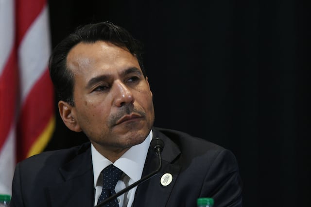 Junta pide aumento en tarifa de luz para pagar pensiones de jubilados de la AEE