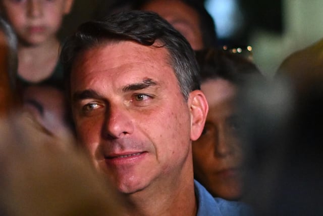 Partido de Bolsonaro busca sumar apoyos para impulsar a su hijo en segunda vuelta