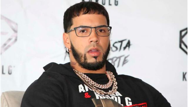 Anuel AA envía mensaje a fanáticos y estos le piden dinero