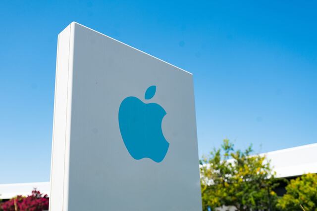 Apple denuncia a un ex empleado por contar secretos empresariales