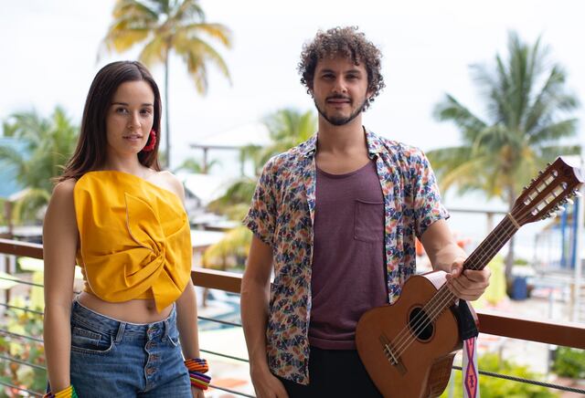 Monsieur Periné explora matices de la música tropical