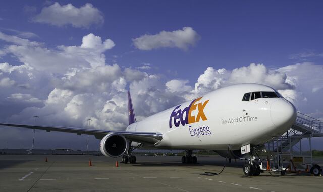 Directivos de FedEx viajan a San Juan con ayuda para boricuas