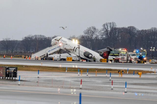 Audio: Controlador aéreo tras el fatal accidente en el aeropuerto de Nueva York: “Metí la pata”
