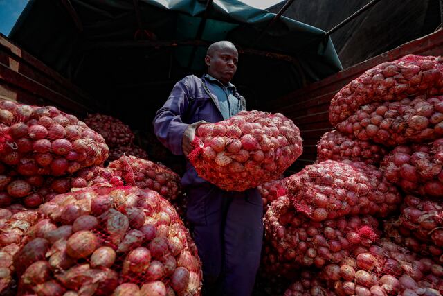 Los precios de la comida siguen subiendo ante la presión del cambio climático, El Niño y la guerra
