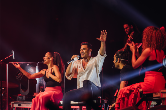 Carlos Rivera cautiva al público boricua con su primer concierto en la isla
