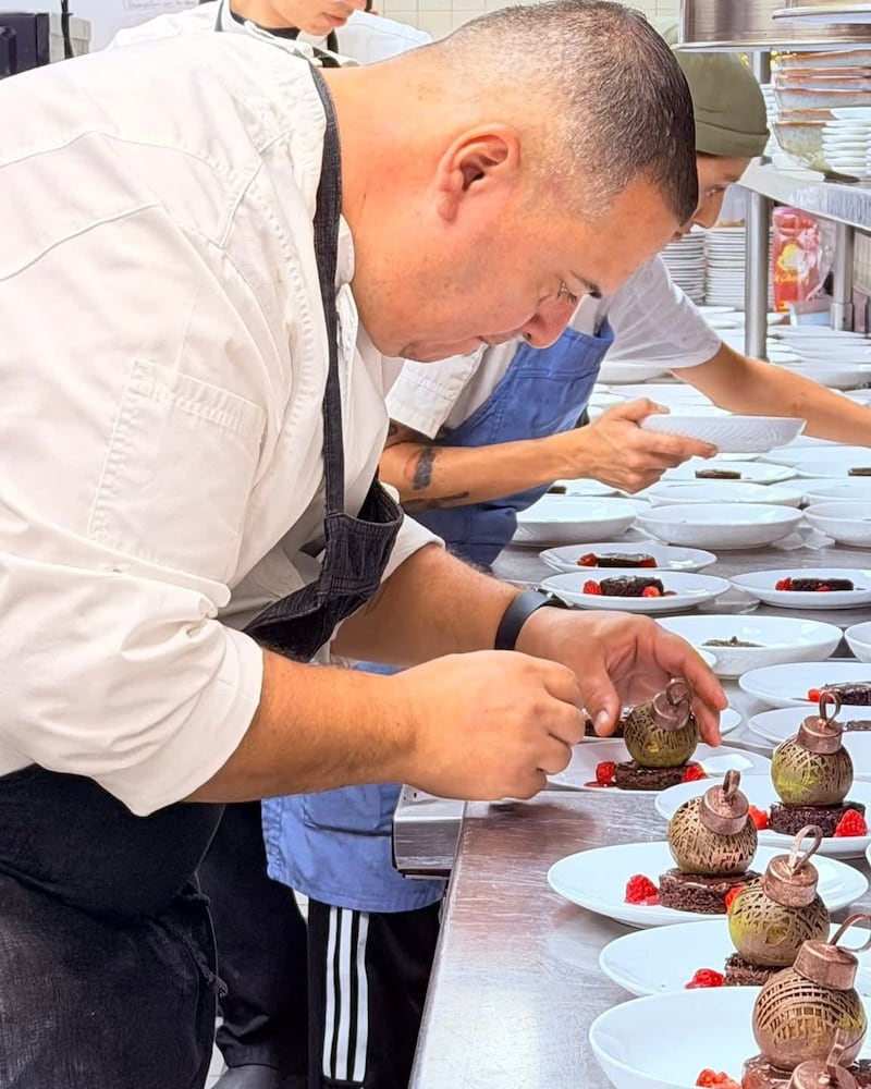 Chef Juan Nieves, chef ejecutivo de Cazuela.