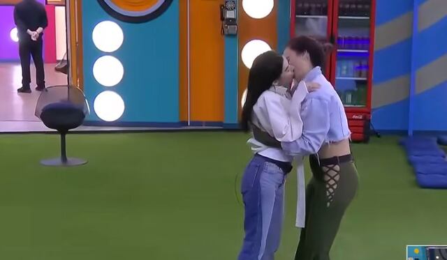 Gala Montes y Karime Pindter protagonizan candente beso en “La Casa de los Famosos México 2″