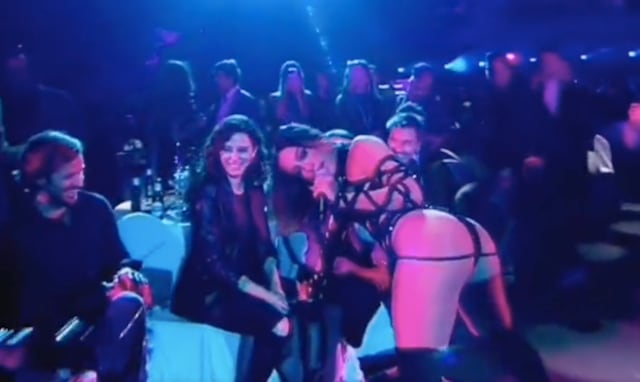 VIDEO: Anitta se ‘perrea’ a importante política de España