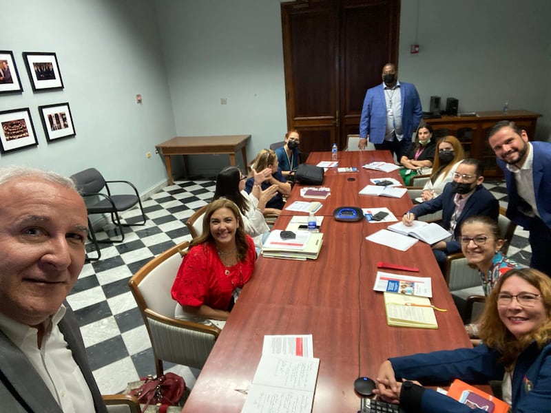 A principios de agosto, ejecutivos de AARP y Cruz Roja Americana se reunieron con funcionarios del Gobierno.
Foto tomada de Facebook