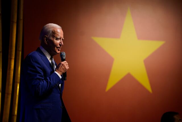 Biden visita Vietnam buscando reforzar lazos entre los países