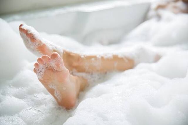 Una mujer muere tras tomarse un selfie en el baño