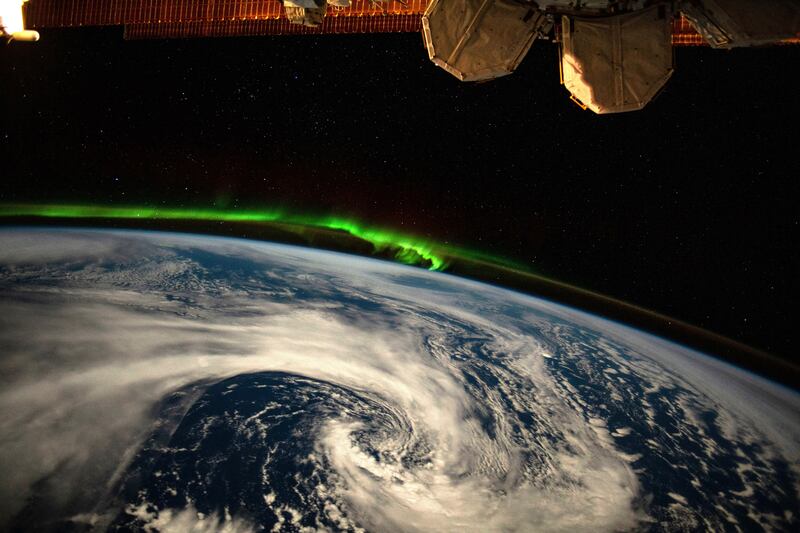 Twitter: @AstroSamantha