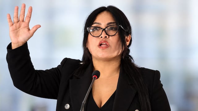 Asesinan a periodista y candidata regional durante actividad de campaña en Perú