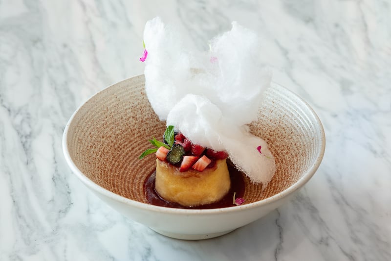 El JW Market presenta un concepto único de pastelería gourmet.
