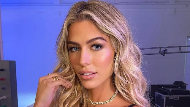La novia de Nicky Jam luce fascinante con un pantalón palazzo de seda y un mini top estampado de lujo