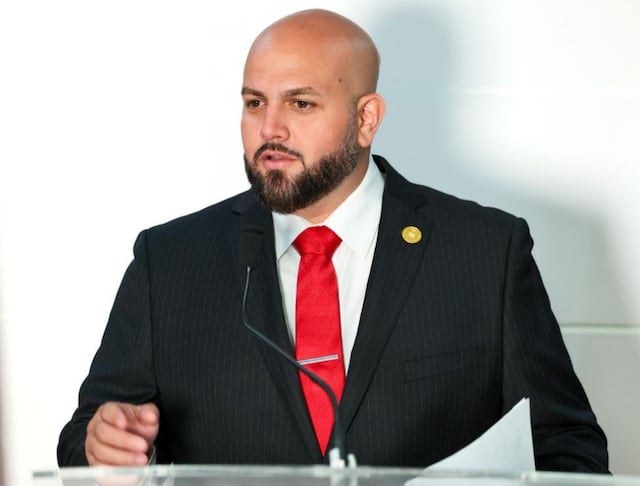 Senador cuestiona cambio de jornada laboral en Moca